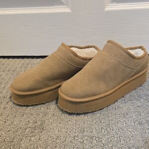 American Eagle Outfitters Tan Platform Slip-Ons